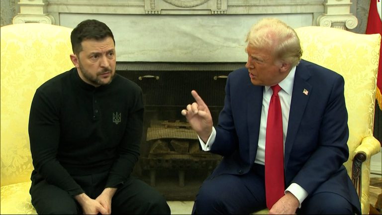 Trump oo Aqalka Cad ee Mareykanka si Xun Ugu Bahdilay Volodymyr Zelenskyy.[WARBIXIN]